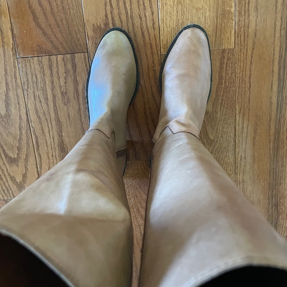 BCBG boot - Picture 2 of 5